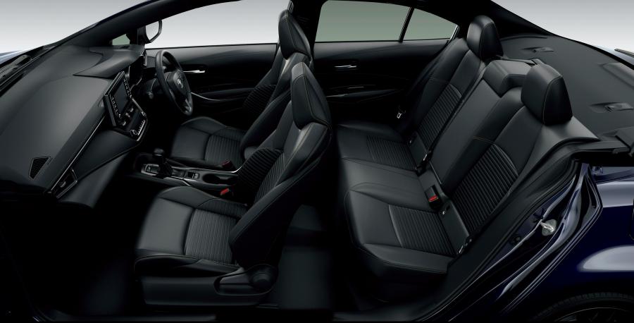 Интерьер Toyota Corolla Hybrid WxB 2019 года  (JP) (фото 3 из 13)